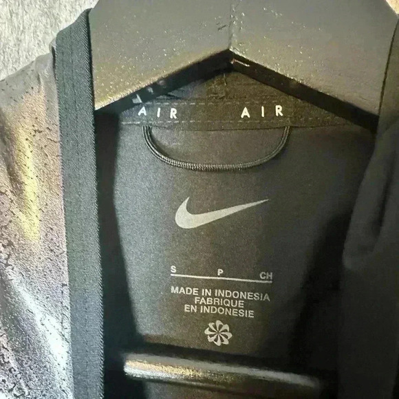 EUC Nike Air Women’s Foil Running Jacket - Small - Picture 8 of 10